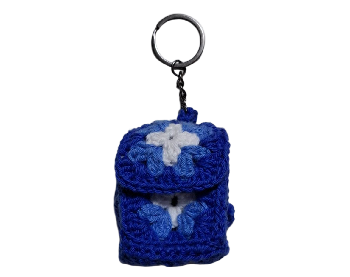 Porta-chaves amigurumi bolsinha em crochet feito à mão - disponível em várias cores